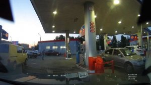 Оторвал заправочный пистолет на АЗС