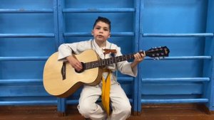 играю на гитаре-смуглянка #смуглянка #9мая #гитара