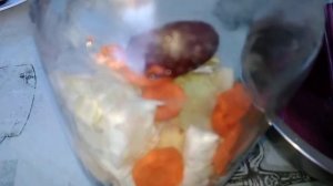 Маринуем капусту со стеблями  ботвы свеклы и свеклой. Очень вкусная закуска