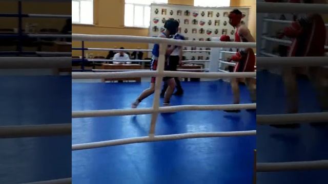 Чемпионат г Хабаровска 2017 Финалы Котов В(Север) Лесков Д(12 унций)80кг смотреть онлайн