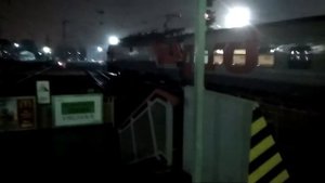 Электровоз ЭП20-017 со скорым поездом №108Я "Москва-Вологда" отправляется со станции Сергиев Посад