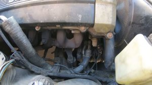 бмв е34. Двигатель на оборотах потряхивает, где-то воздух сосет.mp4