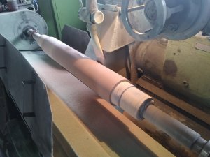 Круглая шлифовка вала полиграфической машины на станке 3А165