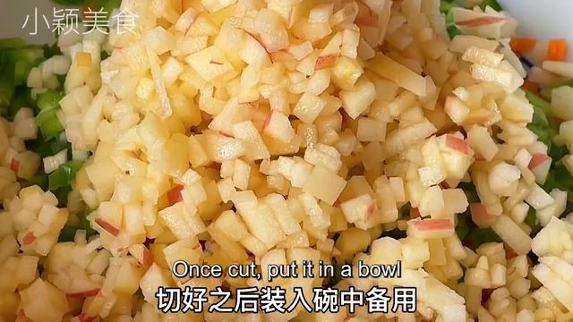 【小穎美食】洋蔥別炒著吃了，淋入3個雞蛋，出鍋滿屋飄香，天天吃都不膩