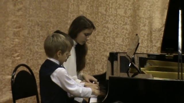 Ансамбль. Игра на фортепиано. "Шутливый блюз", М .Шмитц, исполняют Яковлевы: Ульяна, Миша, Ваня