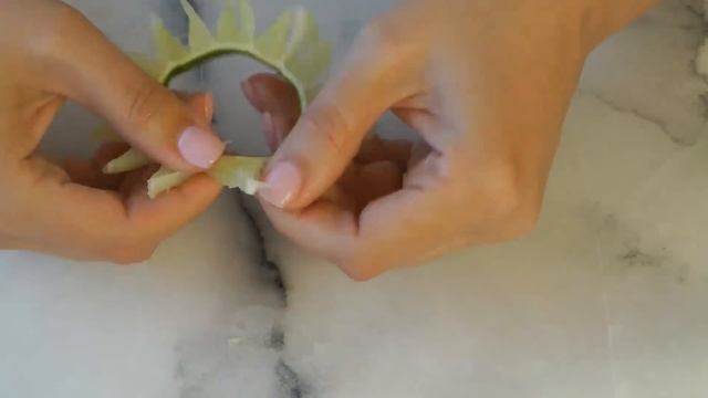 How To Make a Simple Sun Lime Cocktail Garnish смотреть онлайн