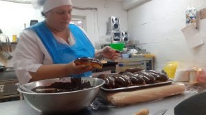 Булочка да в шоколаде ??