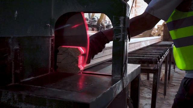 Производство оцилиндрованного бревна и профилированного бруса компании ЛесБург смотреть онлайн