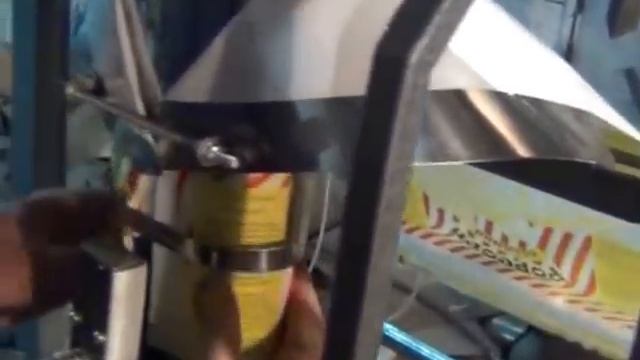 КАК ЗАПРАВИТЬ ПЛЕНКУ в Упаковщик. Пленка для упаковки, how to fill the film in the packer смотреть онлайн