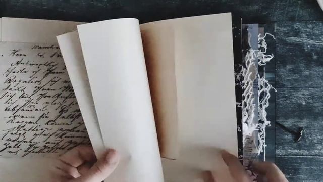 Гримуар растрёпыш для загадочной ведьмы.