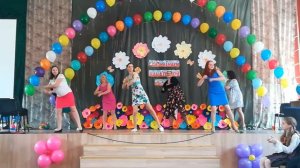 Зажигательный танец мам на выпускной в 4 классе