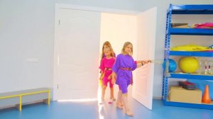 ПЕРВЫЙ ДЕНЬ В ЛАГЕРЕ! КТО ВОЖАТЫЙ у Девочек