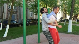 Как хрустнуть спину