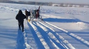 Переезд аэросаней через асфальт на быстросъемных колесах.