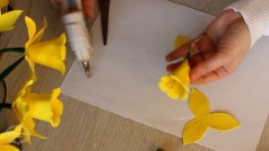 Реалистичные нарциссы из фоамирана без МОЛДОВ / Realistic daffodils from foamiran / narcissus DIY