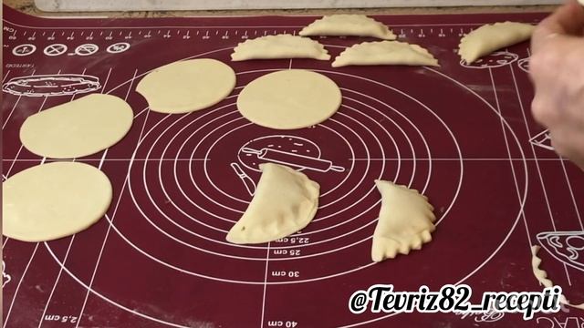 Чебупели. И не чебуреки и не пельмени :)) Как семечки улетают. смотреть онлайн