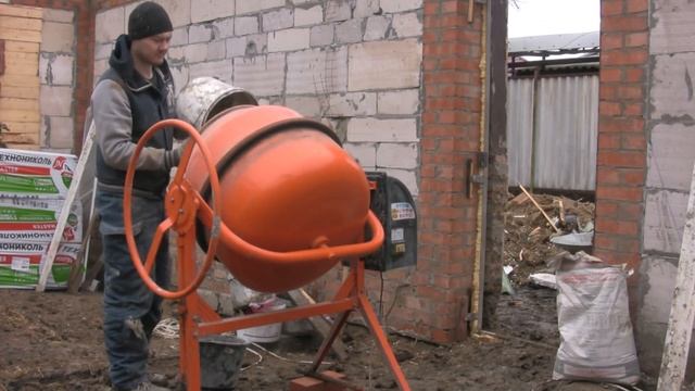 Ремонт старого дома (видео №54). Ровняю верха, пробую противоморозную добавку!! смотреть онлайн