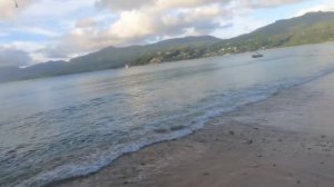 Рыбалка с берега на Сейшельских островах.