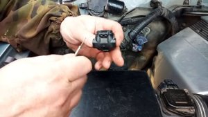 Снятие трубок второго контура кондиционера в подкапотном пространстве, Lexus LX470.