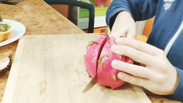 пробуем экзотические фрукты:маракуя,питахая, рамбутан,гранадилла!