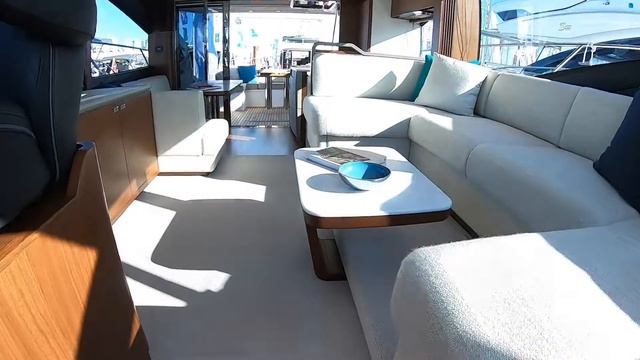 £1,450,000 Yacht Tour : Princess S62 смотреть онлайн