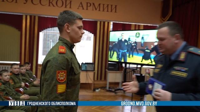 Дмитрий Резенков посетил Гродненское областное кадетское училище смотреть онлайн