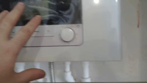 Кухня с антресолями в уровень столешницы под самый потолок. В современном трендовом  дизайне.