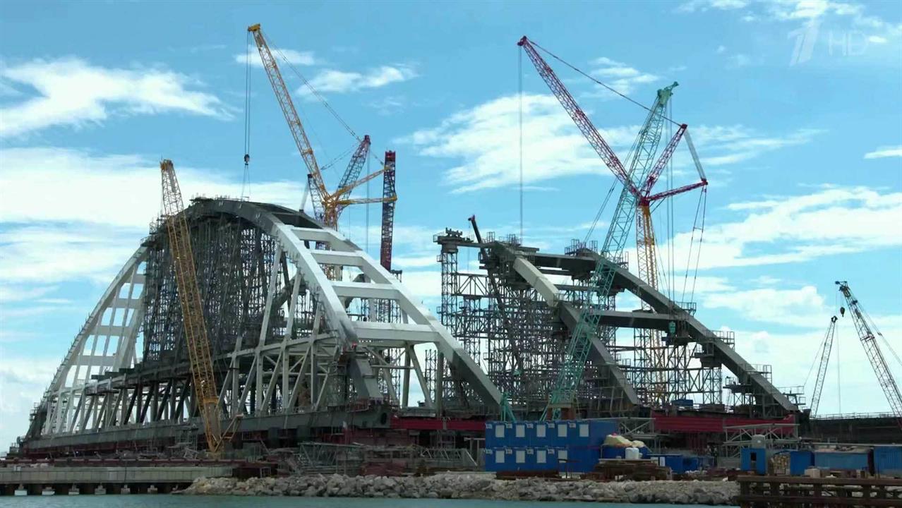 Строители рассчитывают установить арки моста через Керченский пролив до осенних штормов