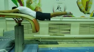 Как закачивают спину гимнасты! Весёлый моменты с тренировки