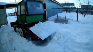 Чистим снег самодельным трактором