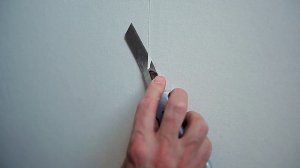 ШПАКЛЕВКА СТЕН, ОКЛЕЕННЫХ ОБОЯМИ -  ШАГ ЗА ШАГОМ