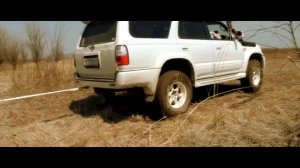 Суйфун - Toyota Hilux Surf 185 вытаскивает Nissan Safari 61