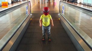 Маленький Человек Паук SpiderMan летит в Турцию