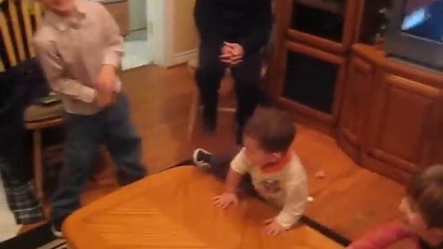 Dylan Dollar Trick - Kids go crazy!!!! Hilarious! Must see! смотреть онлайн