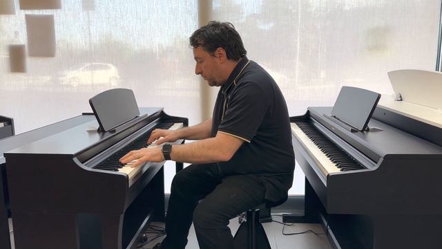 YAMAHA Pianoforte digitale Arius YDP165 a confronto per la tastiera con i Clavinova CLP725/735/745 смотреть онлайн