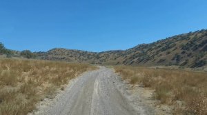 Дорога через перевал из г. Таш Кумыр в г. Майлуу Суу.