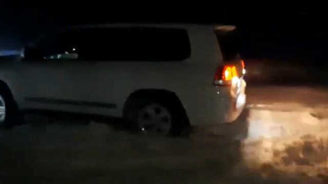 Спасатели вытаскивают машину смотреть онлайн