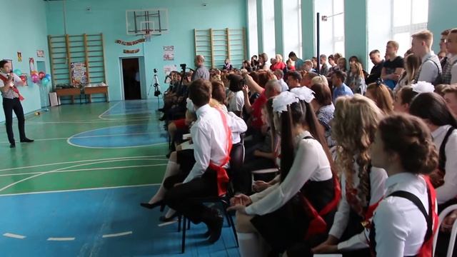 Д.Ажичаков читает свои стихи на Последнем звонке смотреть онлайн