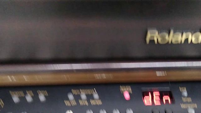 Roland HP107e digital piano and stool stock number 22135 смотреть онлайн