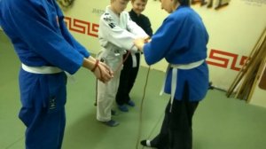 Связывание группы людей одной веревкой