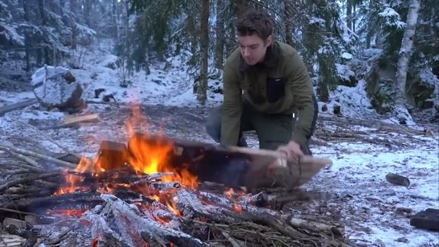 Уже 3 года как я один строю дом из бревен в лесу смотреть онлайн