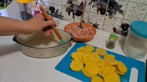 КАРТОФЕЛЬНАЯ ЗАПЕКАНКА С ФАРШЕМ И СЫРОМ.