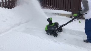 Снегоуборщик GreenWorks GD40SB