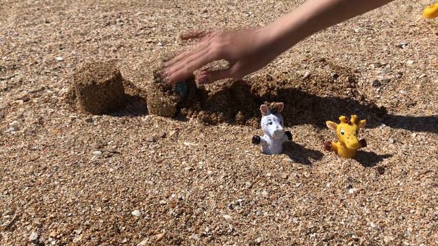 Животные для детей. Учим цифры. Сюрприз в песке. Animals for children. Learning the numbers Surpris смотреть онлайн