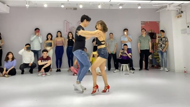 Canalla-Romeo Santos/Bowen y Cathy/Bachata China смотреть онлайн