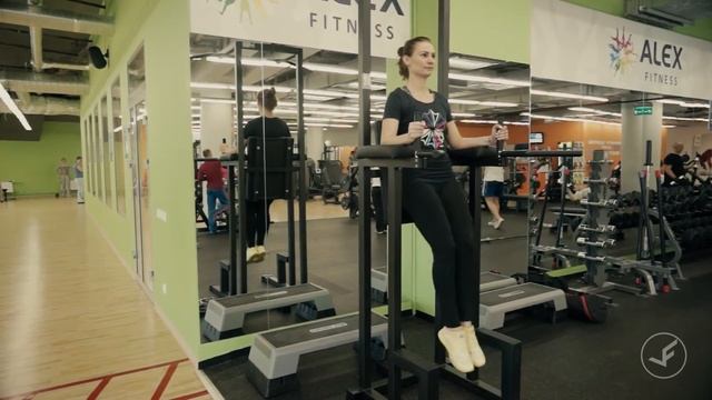 Подъемы коленей к груди в упоре смотреть онлайн