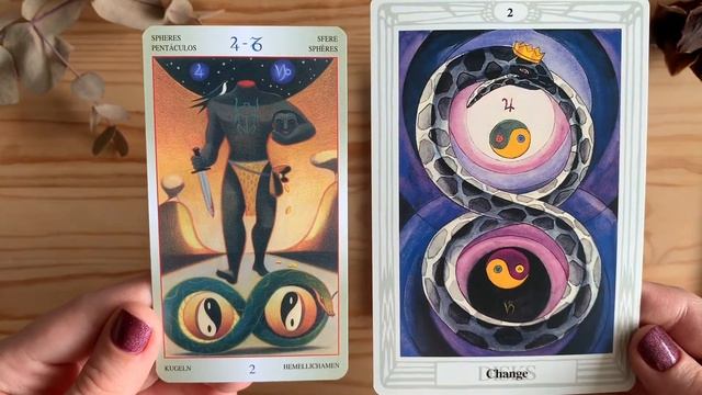 Сравнение колод Таро Звезды Вечности и Таро Тота / Tarot Liber T And Thoth Tarot Comparison