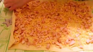 Слойки с ветчиной и сыром. Рецепты из слоеного теста