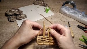 Машинка. Новогодняя игрушка. С ёлочкой)
