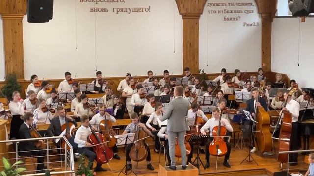 «Года проходят незаметно» скрипичный оркестр смотреть онлайн